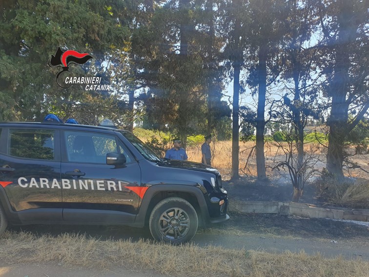 Fiumefreddo di Sicilia, guerra ai piromani: arrestato pensionato