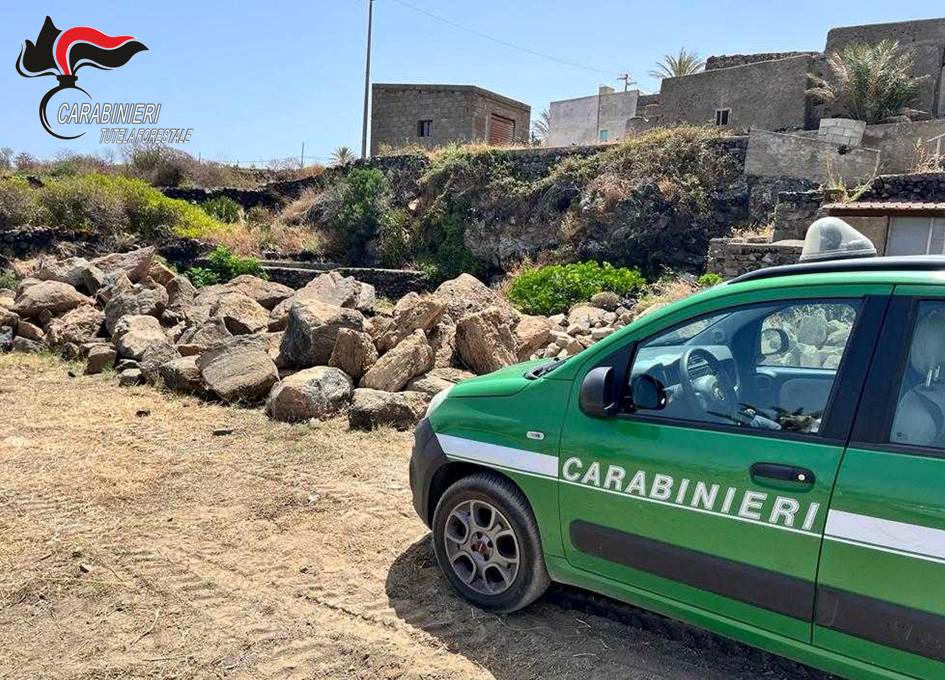 Pantelleria, brucia erbacce nonostante divieto: sanzionato
