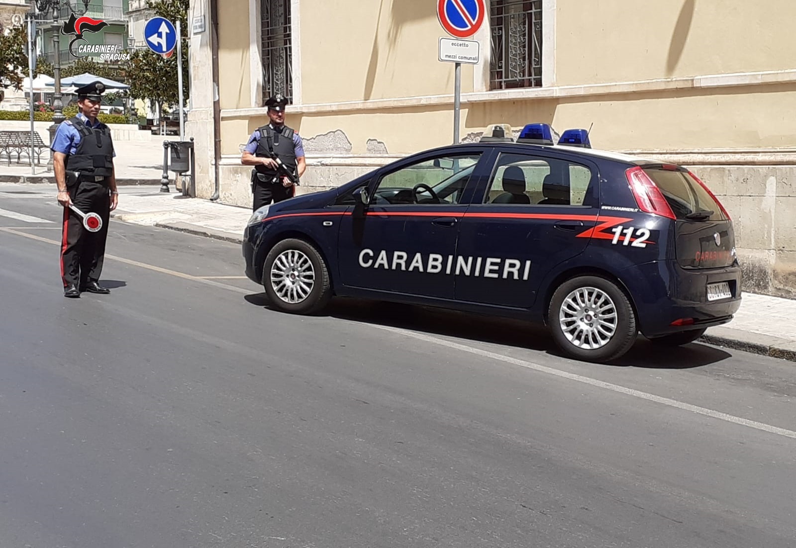 Solarino, viola divieto avvicinamento alla madre: arrestano romeno