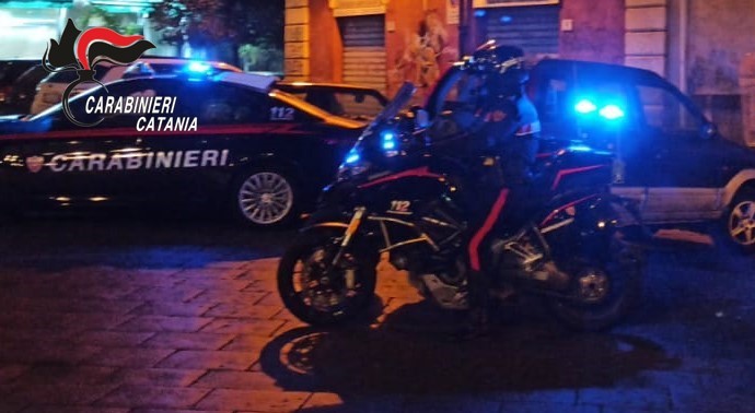 Chiamata disperata e urla nel cuore della notte, donna minacciata e terrorizzata dall’ex marito