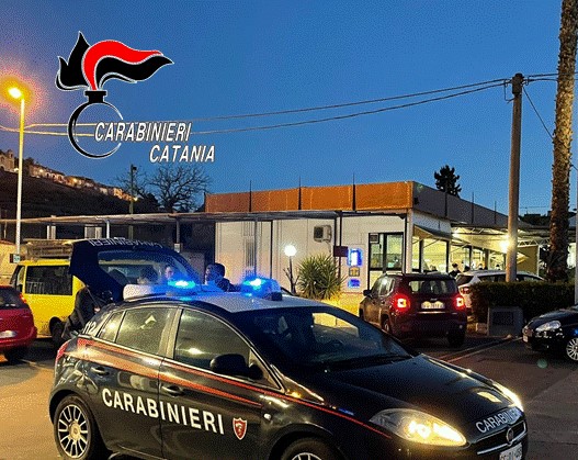 Spaccio “al volo” dalla Citroën: pusher sorpreso e arrestato dai carabinieri
