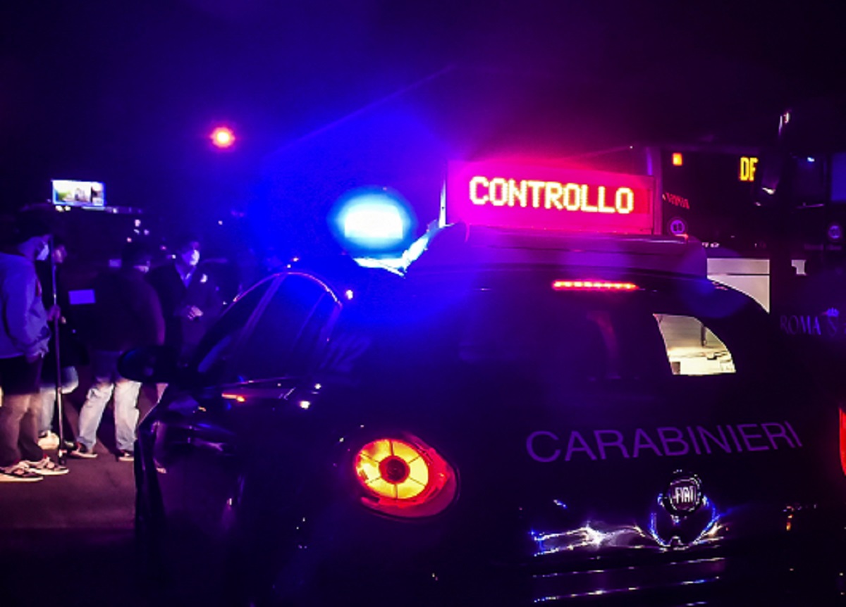 Controlli a Siracusa, i carabinieri sequestrano 20 kg di botti illegali: multa salata a 28enne