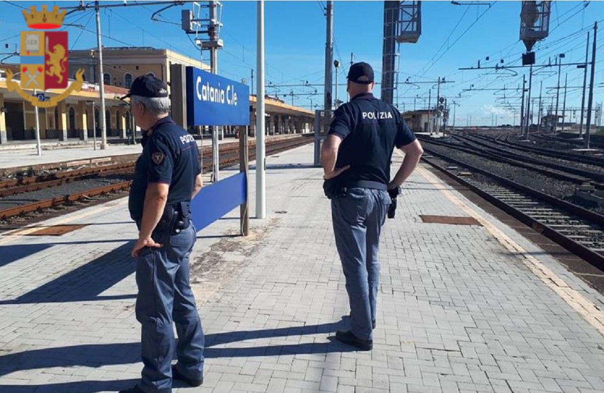 Ai domiciliari ma si aggira in stazione a Catania: arrestato 53enne