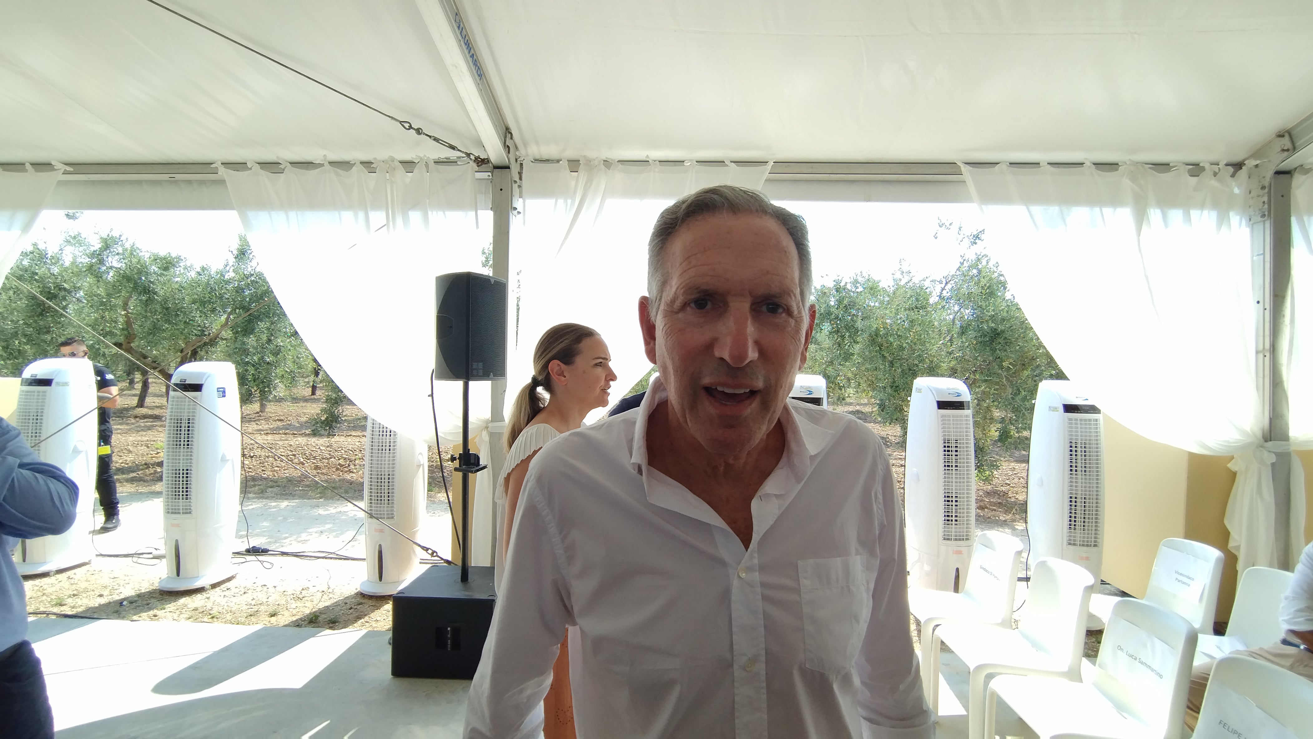 Starbucks in visita nel Trapanese per inaugurare il club degli olivicoltori