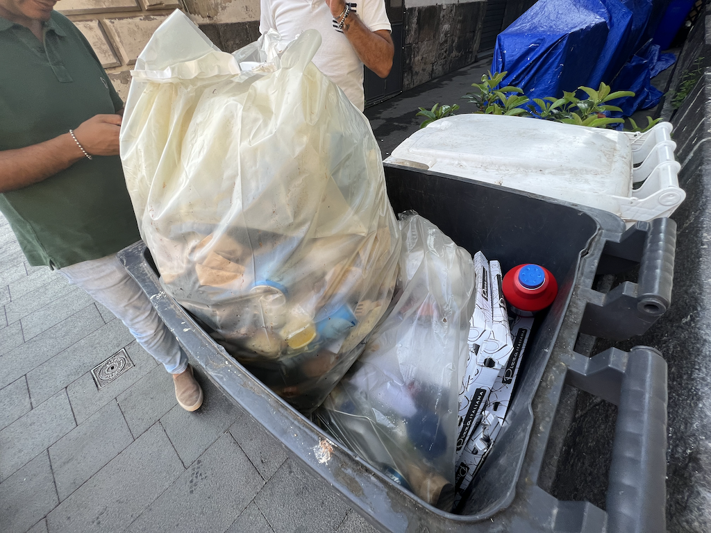 Riposto, blitz all’alba su conferimento rifiuti, il sindaco: “Troppe irregolarità”