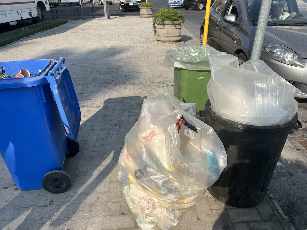 Riposto, blitz all’alba su conferimento rifiuti, il sindaco: “Troppe irregolarità”