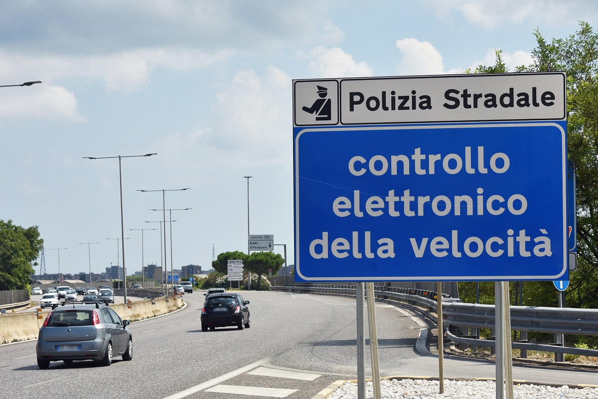 Terrore sulla A29, auto in contromano alle prime luci dell’alba