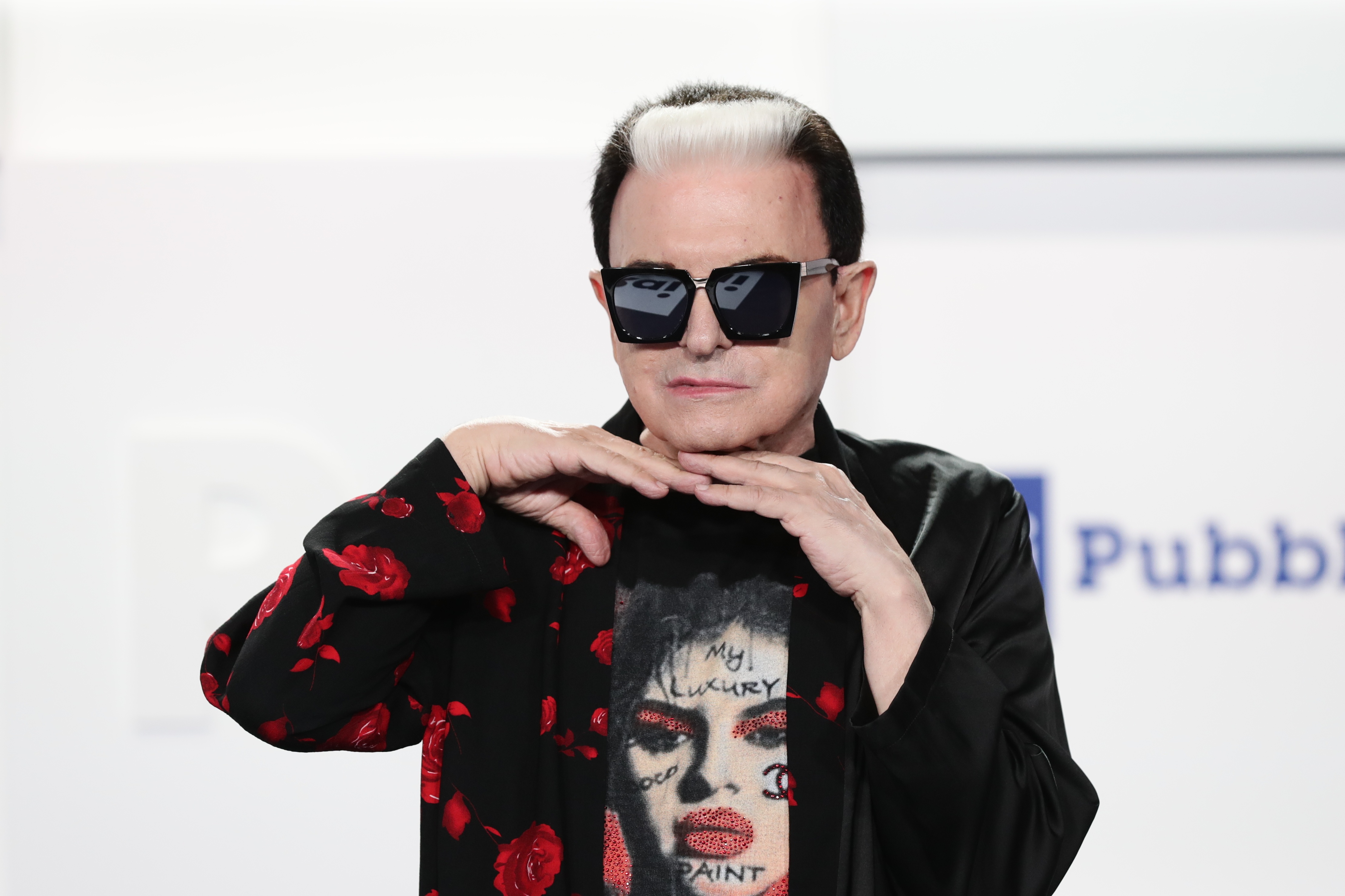 Malgioglio come Arisa cerca marito: “Belloccio e che ami il mio ciuffo”