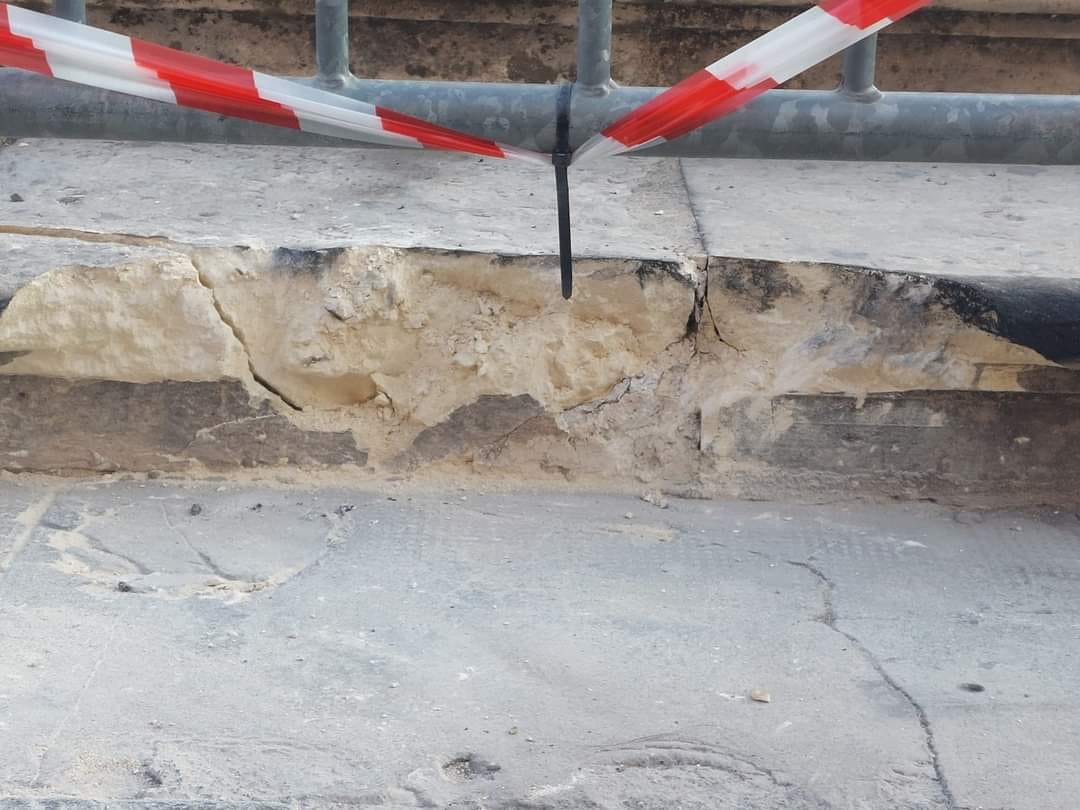 Noto, danneggiata la scalinata della Cattedrale, il parroco: “I concerti allo stadio!” Noto, danneggiata la scalinata della Cattedrale, il parroco: “I concerti allo stadio!”