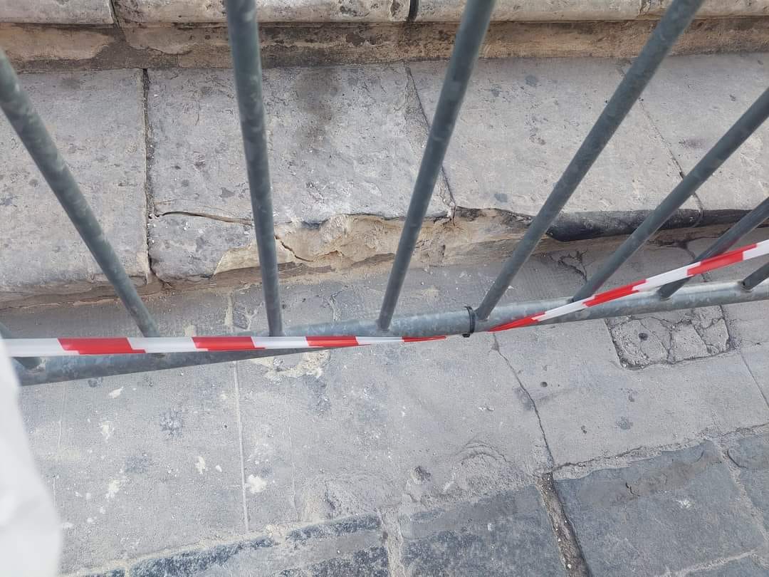 Noto, danneggiata la scalinata della Cattedrale, il parroco: “I concerti allo stadio!” Noto, danneggiata la scalinata della Cattedrale, il parroco: “I concerti allo stadio!”