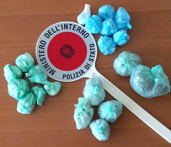 Sull’auto rubata con la droga, scattano due arresti e una denuncia