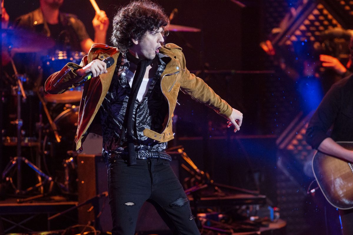 Ermal Meta sul caso di violenza sessuale a Palermo, dice agli stupratori: “Voi ‘cani’ auguro di finire sotto 100 lupi”