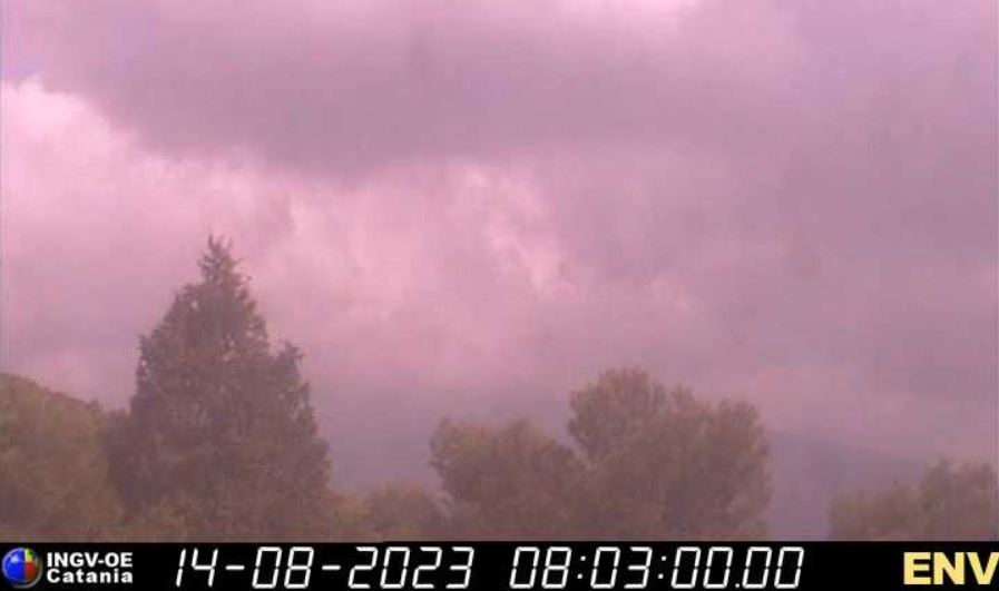 Nube vulcanica, lava e cenere: Etna in azione il 14 agosto, gli ultimi aggiornamenti sull’eruzione