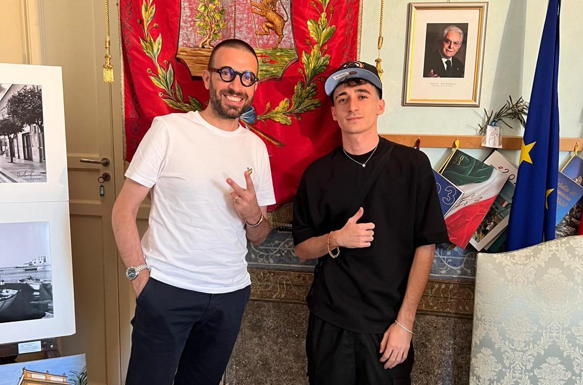 Il mondo del rap sfonda anche tra le Istituzioni in Sicilia: il sindaco di Bagheria con Achille G Il mondo del rap sfonda anche tra le Istituzioni in Sicilia: il sindaco di Bagheria con Achille G