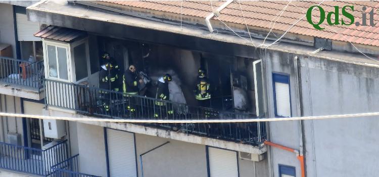 Panico ad Agrigento, appartamento in fiamme – VIDEO