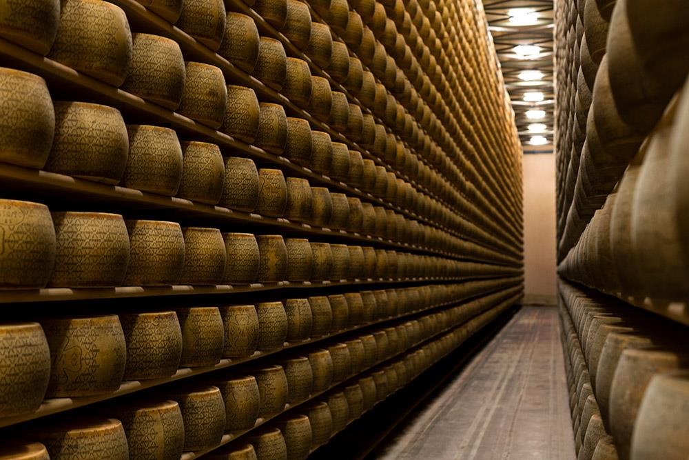 Travolto da oltre 25mila forme di Grana Padano, morto l’imprenditore Giacomo Chiapparini Travolto da oltre 25mila forme di Grana Padano, morto l’imprenditore Giacomo Chiapparini