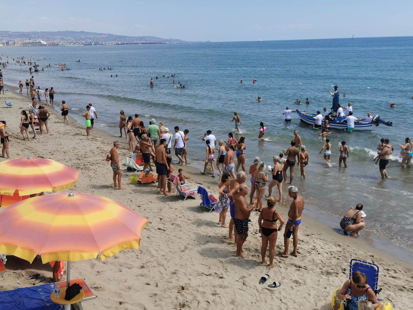 Catania, alla Playa la Madonna dell’Assunta in processione – FOTO