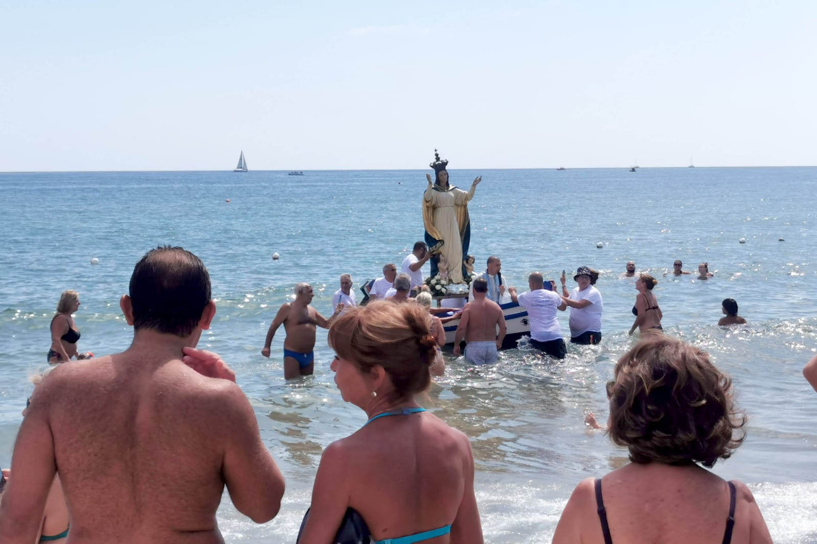 Catania, alla Playa la Madonna dell’Assunta in processione – FOTO