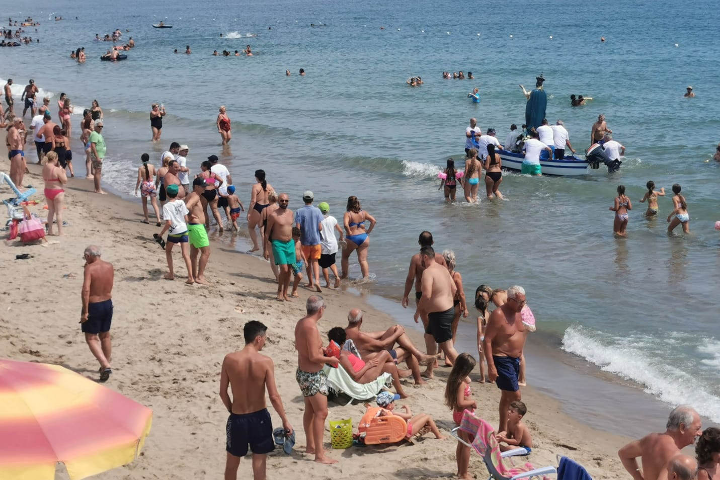 Catania, alla Playa la Madonna dell’Assunta in processione – FOTO