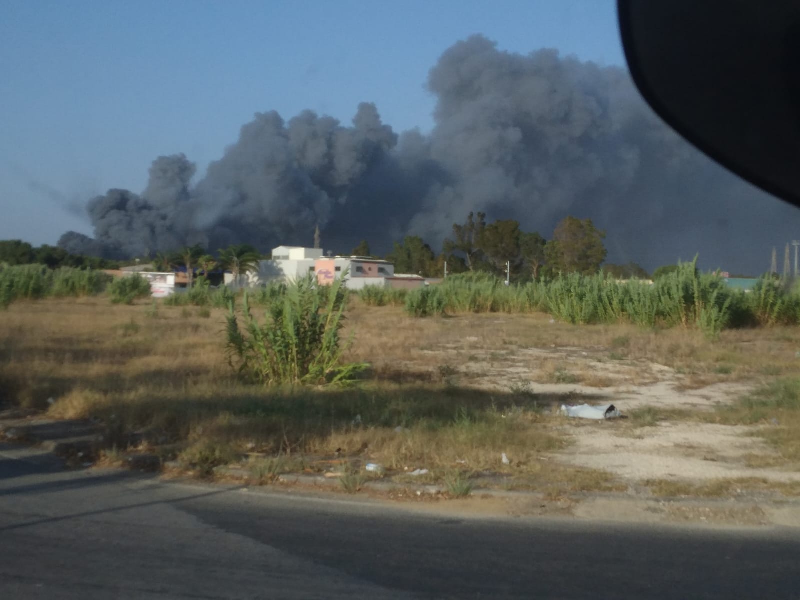 Gela, rogo in un capannone Gela, rogo in un capannone