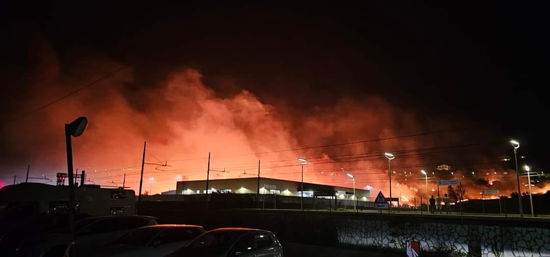 Incendi in Sicilia, notte di roghi nel Palermitano