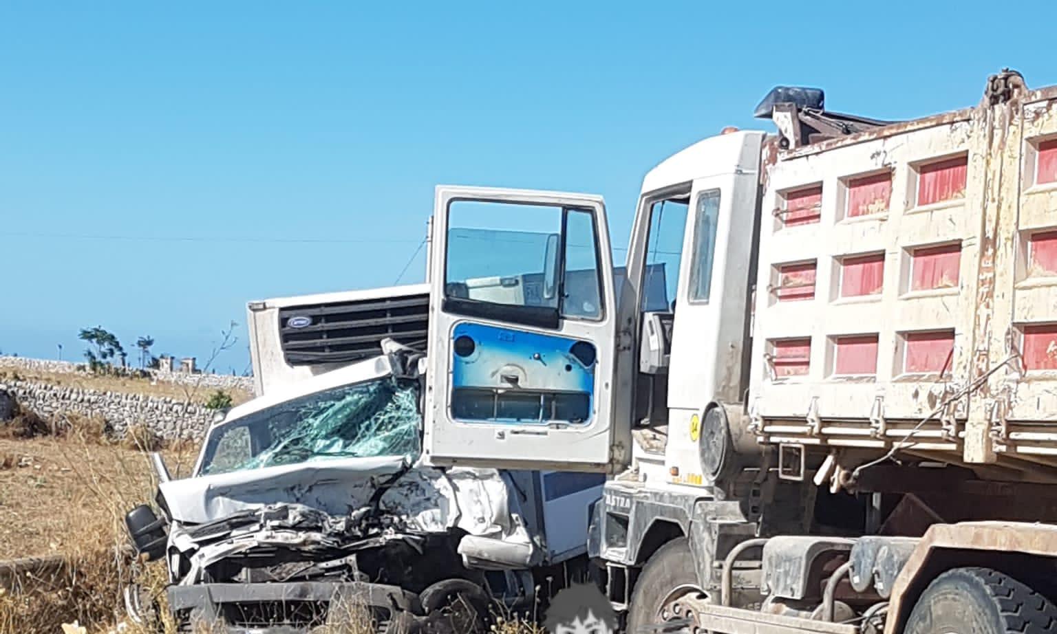 Spaventoso incidente tra camion e furgone sulla Provinciale 25: elisoccorso sul posto