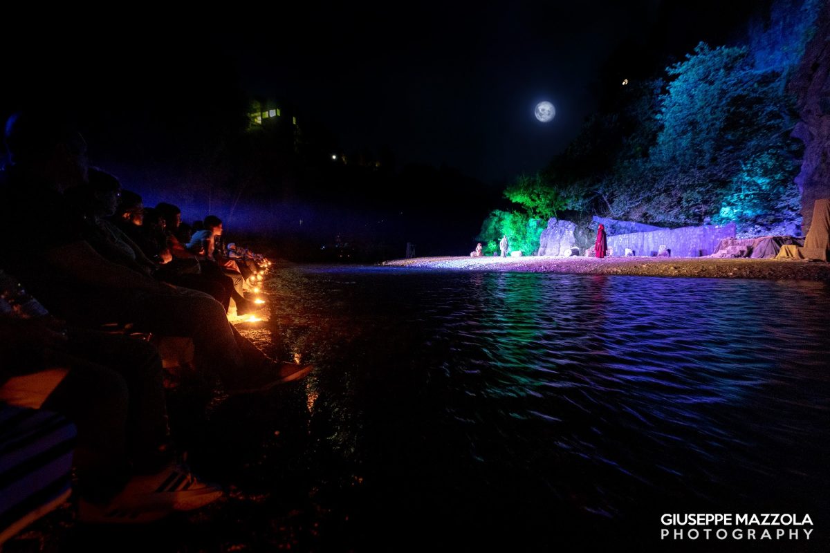 Inferno 2023, un teatro colto e popolare tra mirabili versi, selfie ed effetto fiction