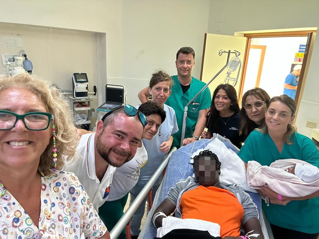 Lampedusa, ivoriana mette alla luce una bambina nel poliambulatorio