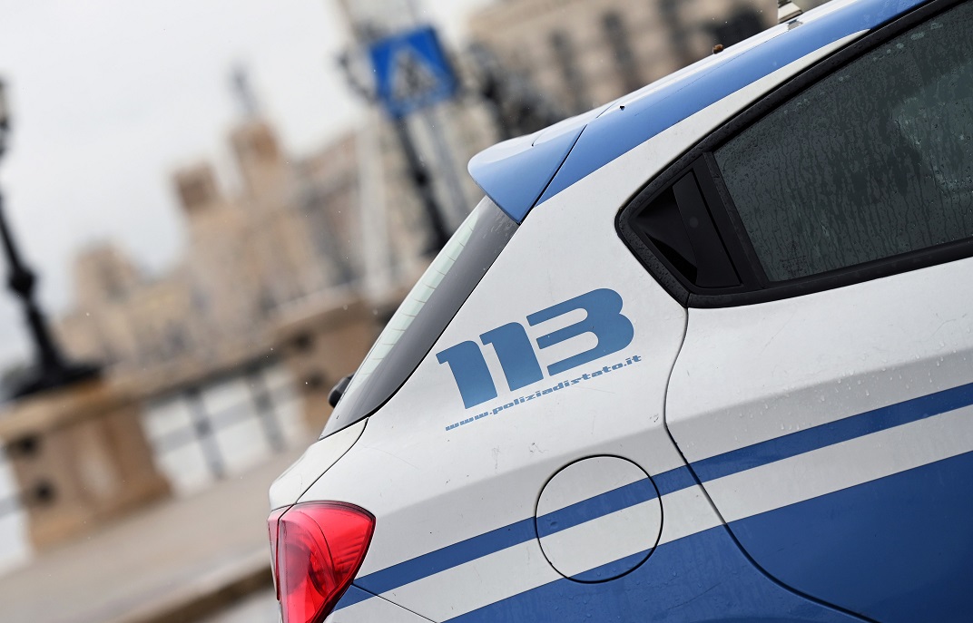 Si ubriaca e infastidisce i fedeli durante la Messa di Natale, straniero arrestato a Ragusa