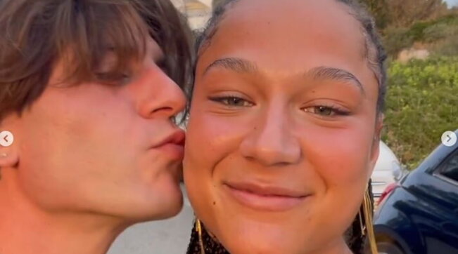 Rkomi esce allo scoperto: ecco la nuova fiamma del cantante