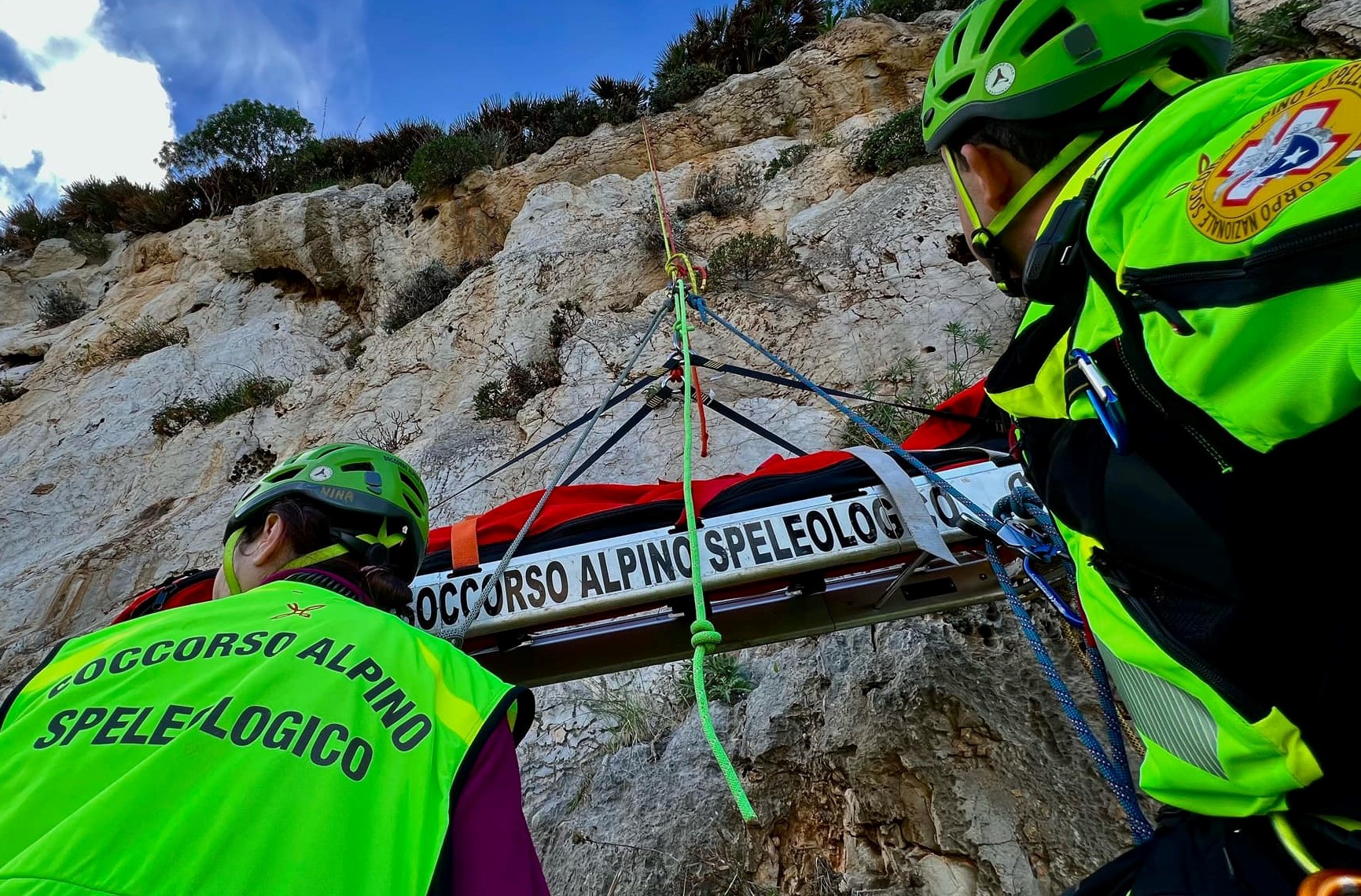 Bloccato in una parete a picco sul mare nella riserva di Capo Gallo, paura per un escursionista