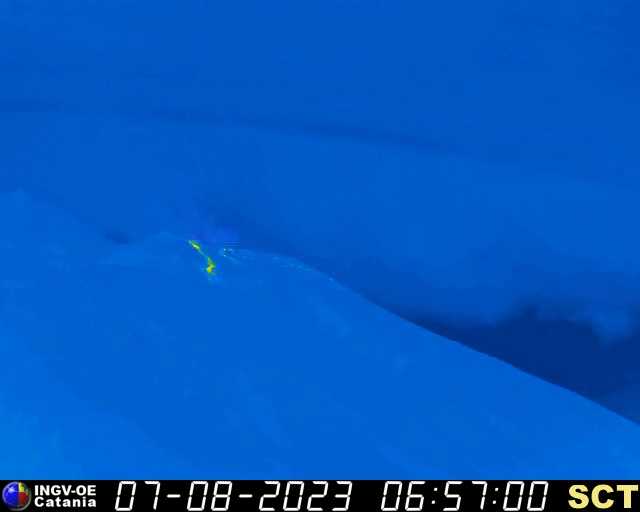 Stromboli in azione, continua l’attività del vulcano: gli ultimi aggiornamenti