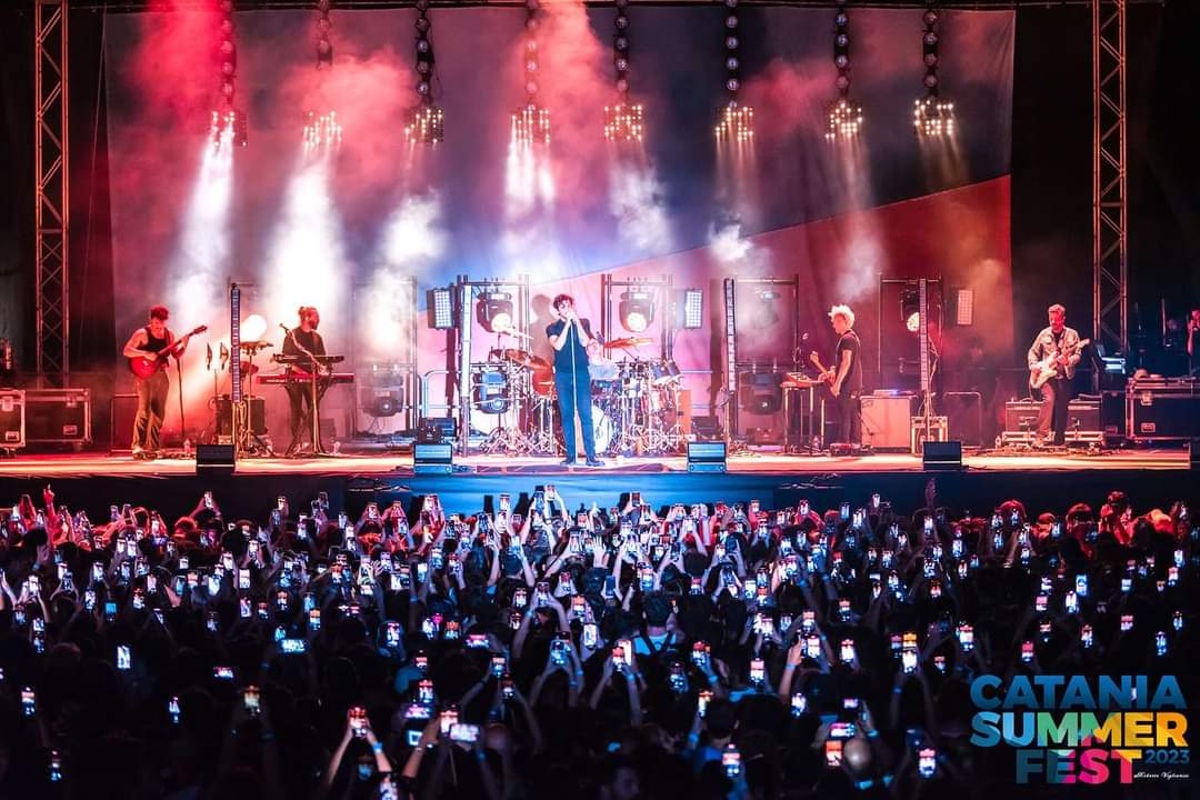 “Catania vale più di 10 dischi di platino”: Tananai infiamma Villa Bellini