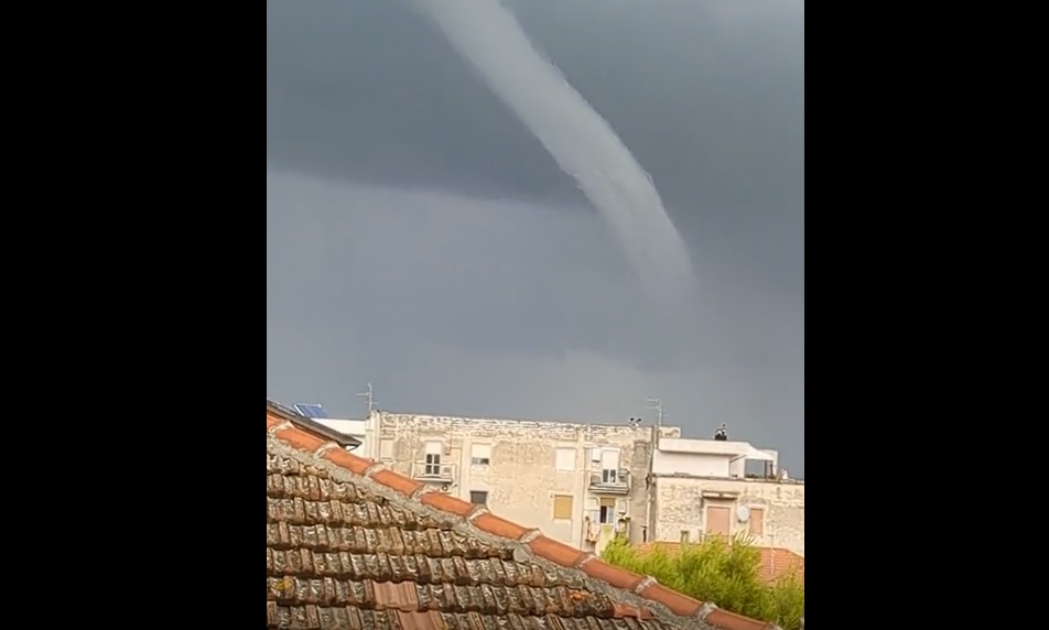 Tromba marina a Francavilla al Mare, il VIDEO diventa virale