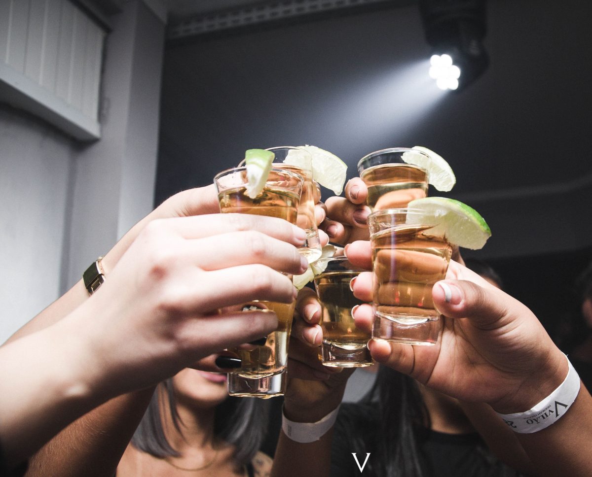 Quanto si può bere a Capodanno 2025 col nuovo codice della strada? Regole, limiti, tabella