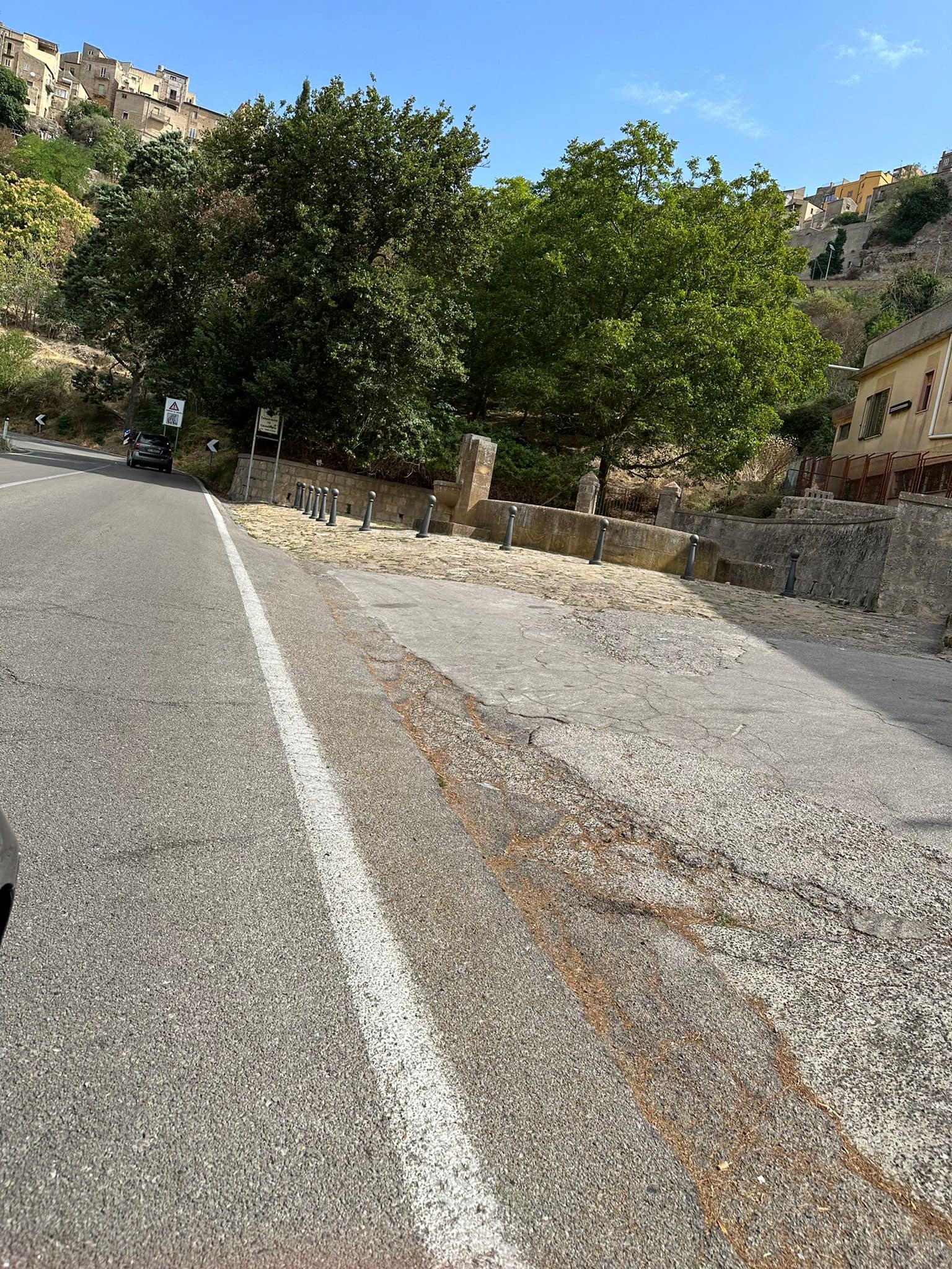 Calascibetta, ripulita dai rifiuti la SS290: l’appello del sindaco