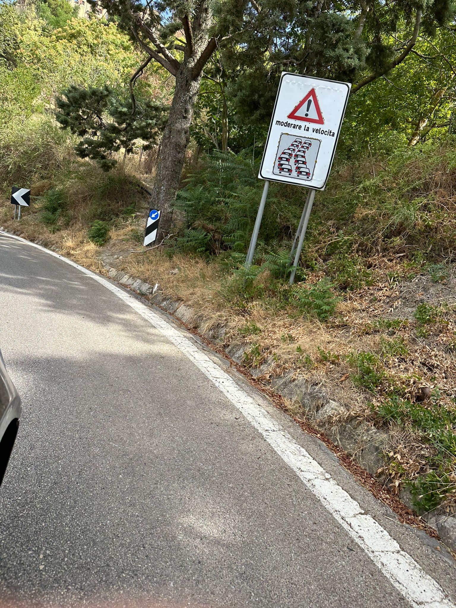 Calascibetta, ripulita dai rifiuti la SS290: l’appello del sindaco