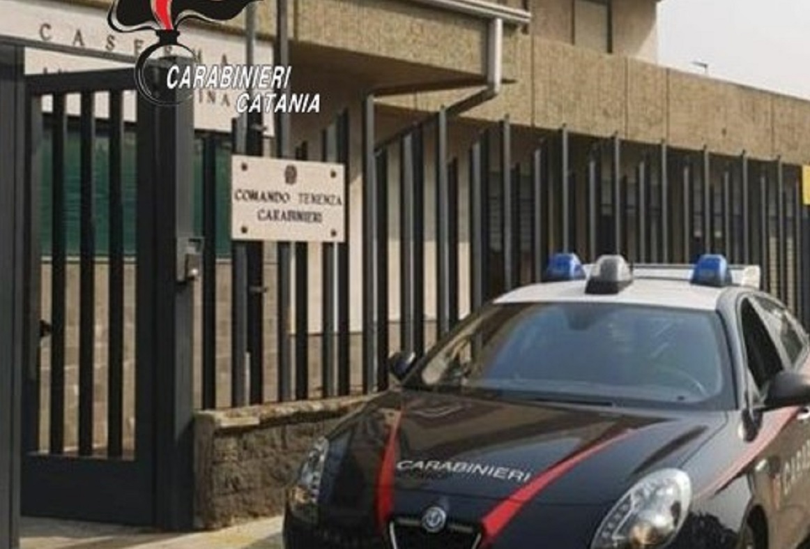 Evade per commettere un furto con scasso a scuola: denunciato 39enne nel Catanese