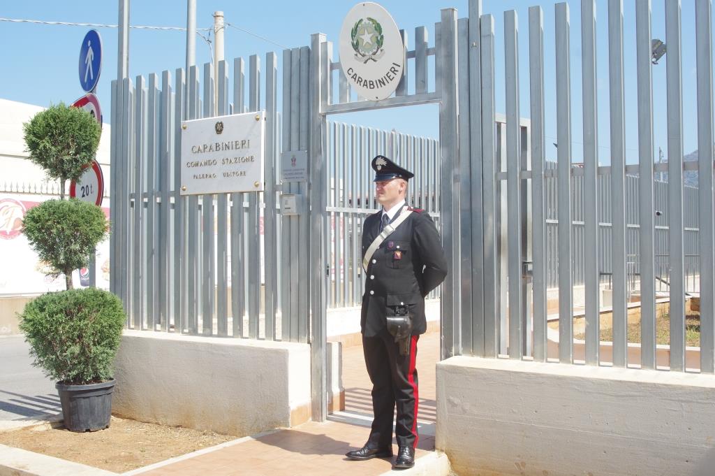 Palermo, acquisti con bancomat rubato: arrestata 34enne