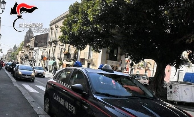 Catania, ruba merce da “mare”: denunciato