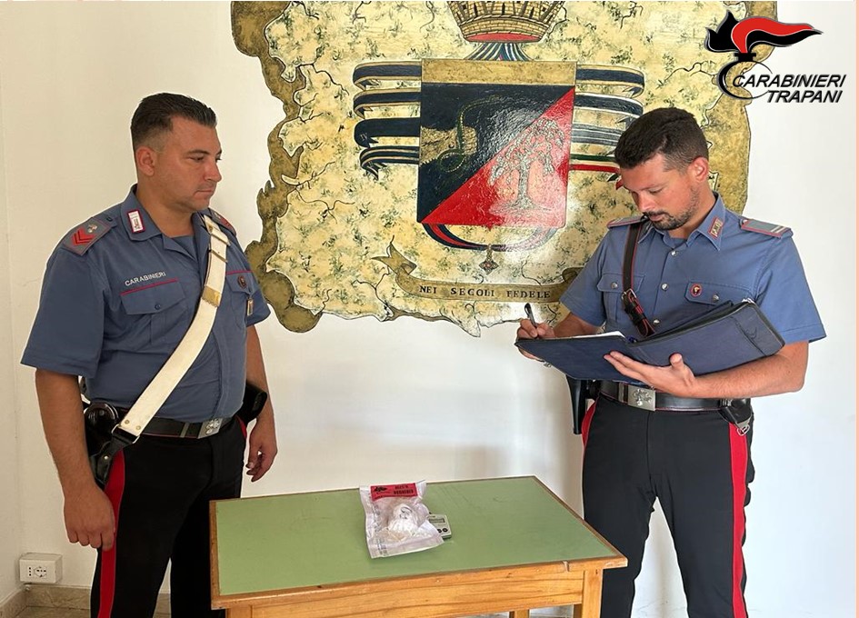 Si muoveva in auto con la droga, arrestata donna nel Trapanese