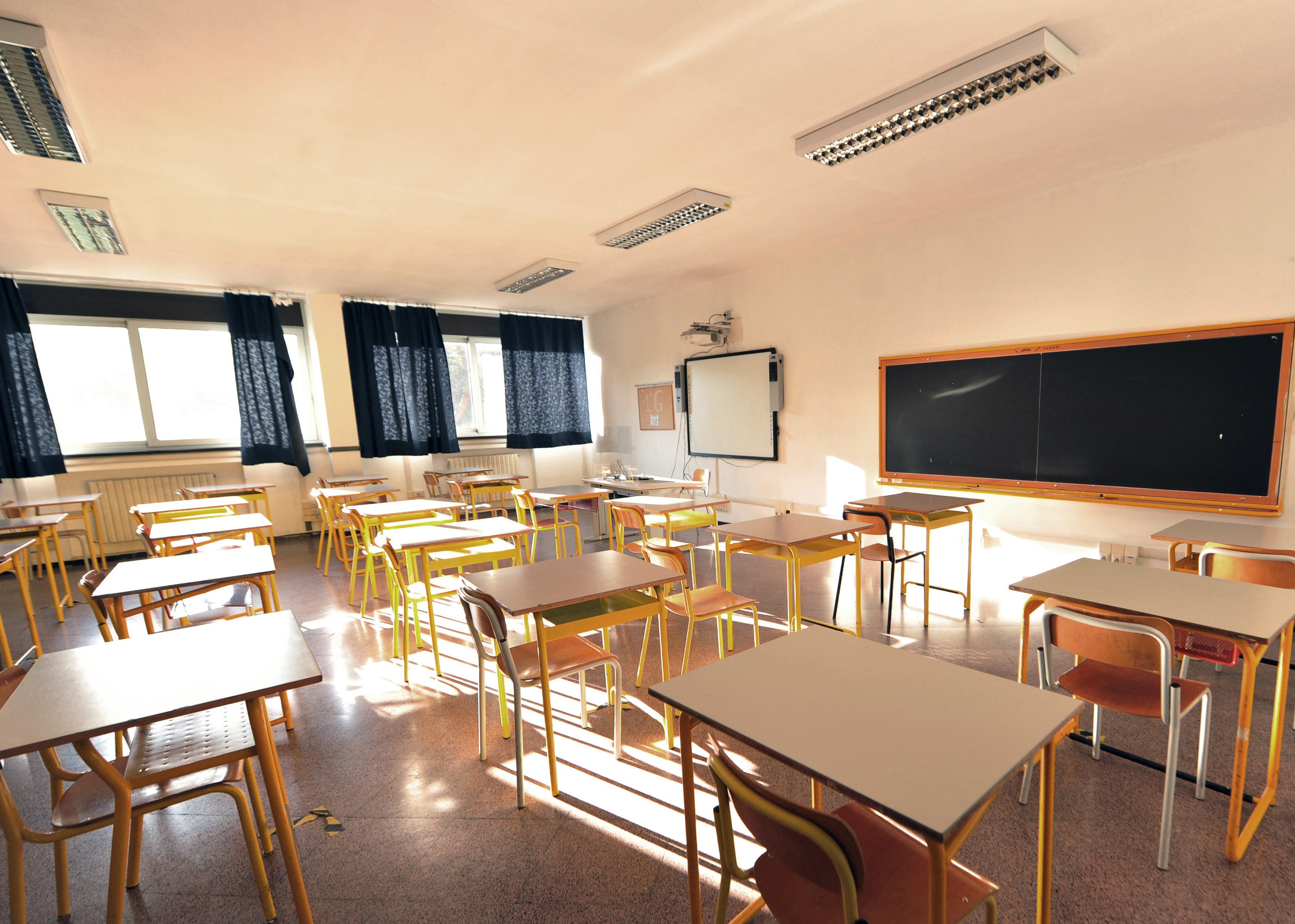 Scuola, bando per 590 assunzioni di addetti ai servizi di pulizia: ecco come candidarsi