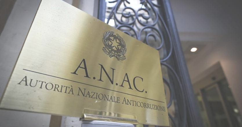 Dirigente in pendenza di giudizio penale, Anac: “No a selezione per direttore generale”