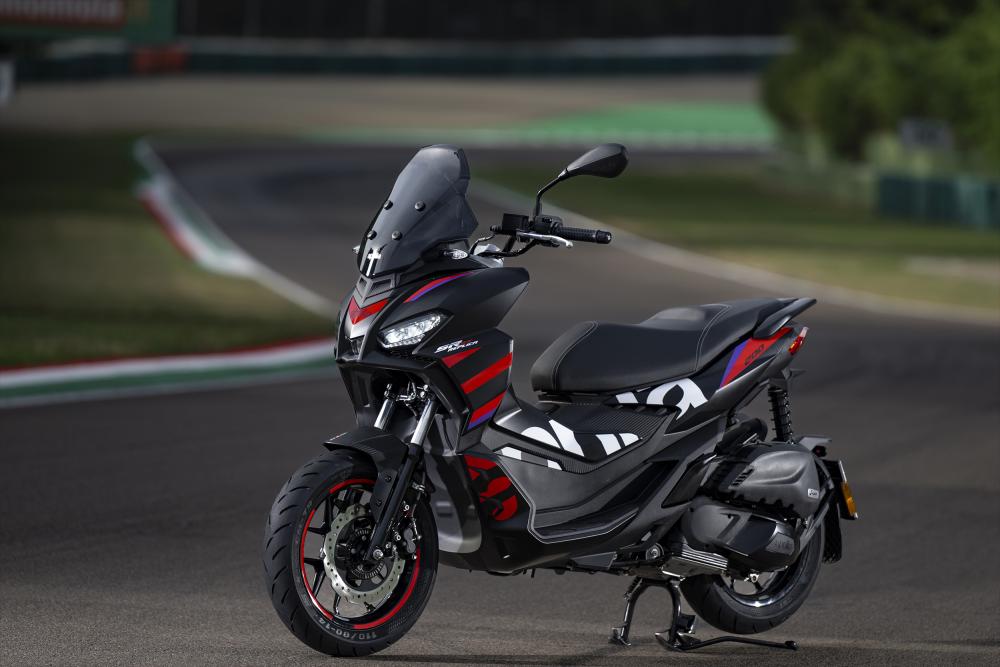 Aprilia, arriva lo sportivissimo Sr Gt nella versione Replica