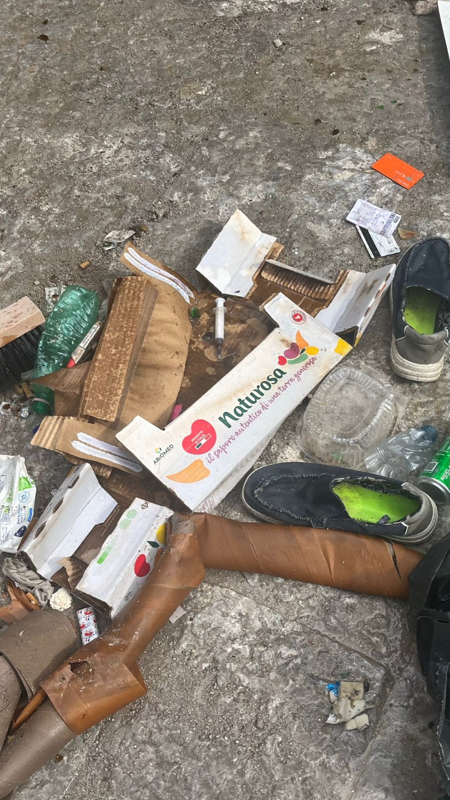 Palermo, mercato coperto di Ballarò tra rifiuti e degrado