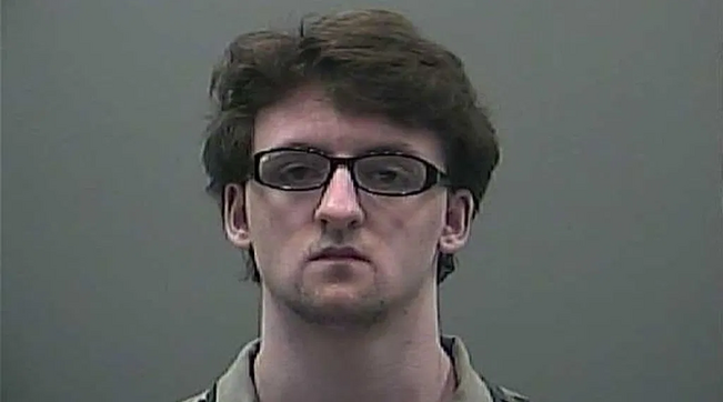 Trucidò la famiglia a 14 anni: condannato all’ergastolo