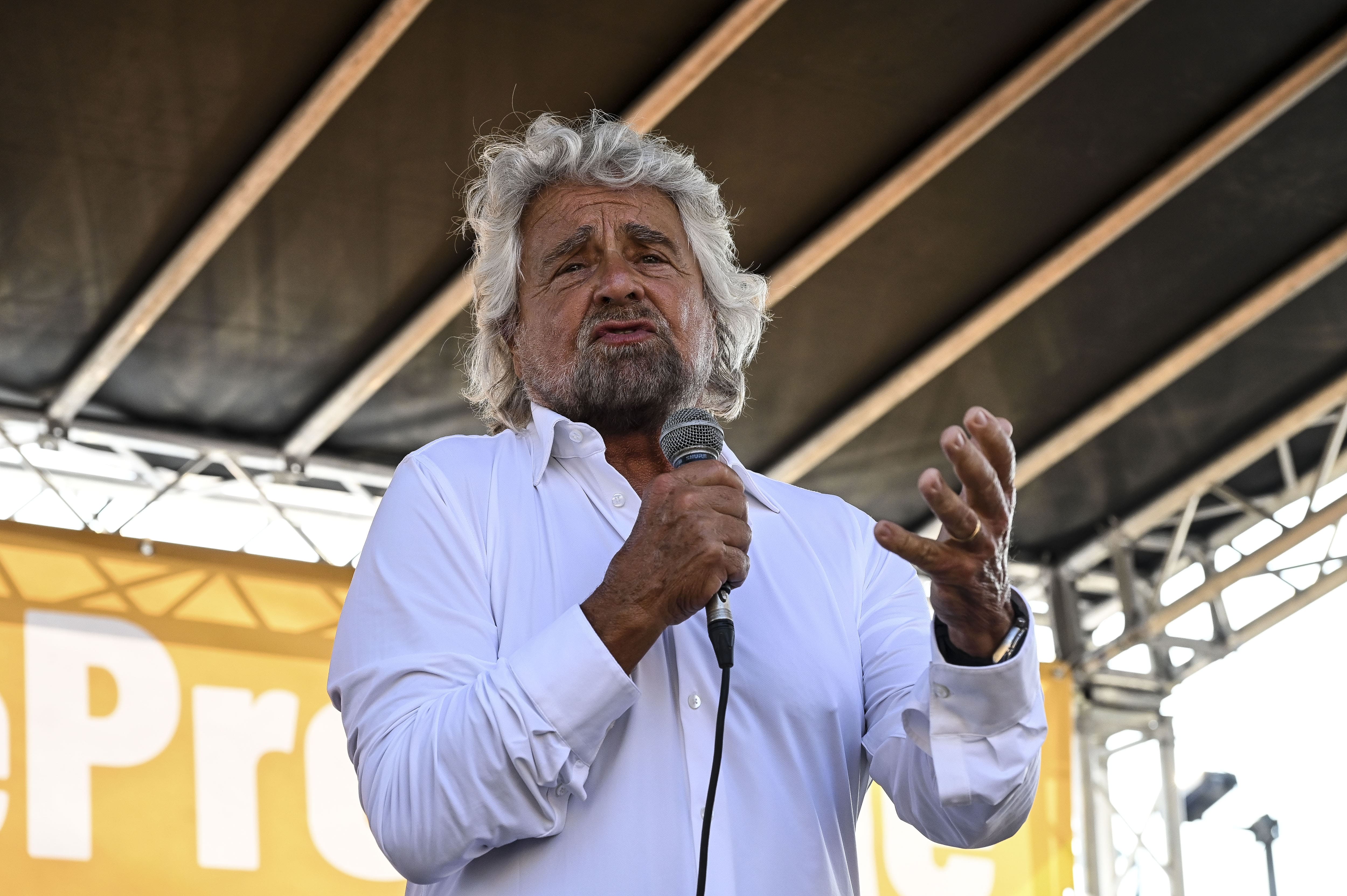 Grillo apre alla “Via del Basilico” e lo annuncia in cinese – VIDEO