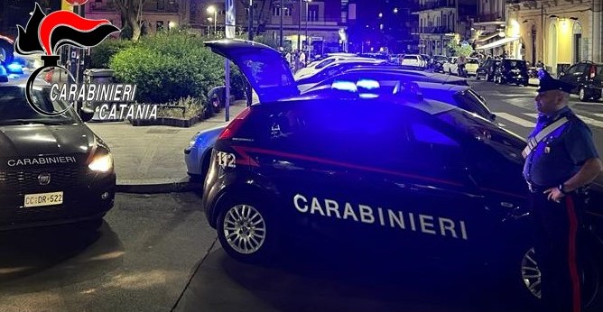 Catania, controlli nei chioschi e su strada: sequestrati 18 motorini