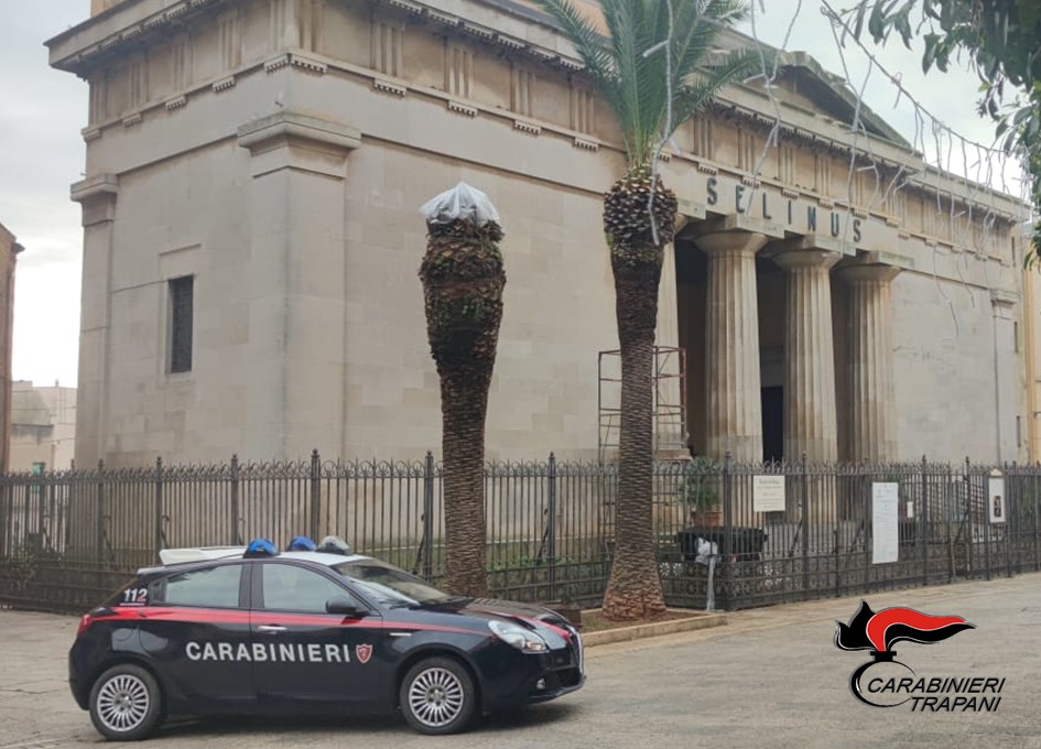 Viola divieto di avvicinamento e minaccia madre con coltello, un arresto a Castelvetrano