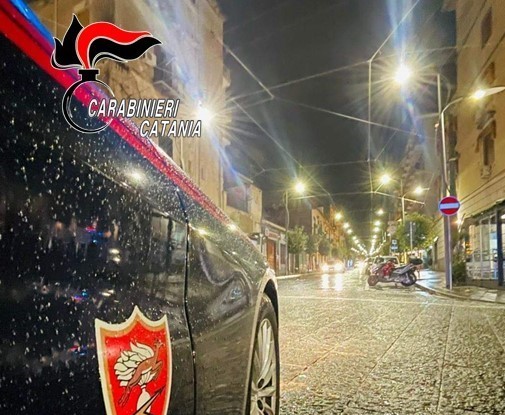 Catania, beccato mentre “cannibalizza” un’auto: denunciato 38enne marocchino